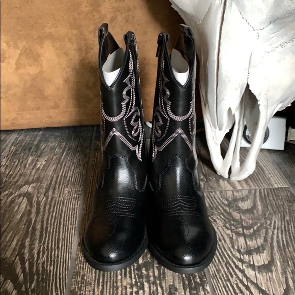 frye & co Kids Shoes - Assorted Sizes - Picture 3 of 8